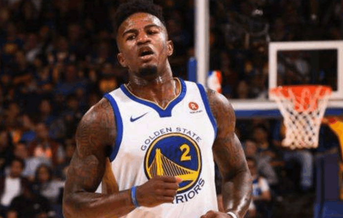 场背身拿球 场背身拿球