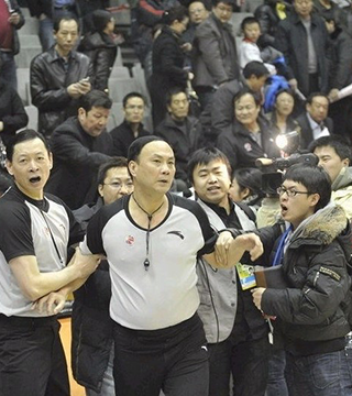 超越雷霆 超越雷霆